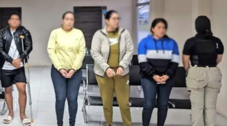 $!Algunos de los detenidos por la trama de lavado de activos. A la izq., el hijo de JR.