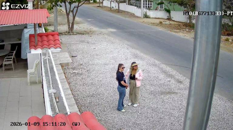 $!Mónica Palacios llegó a la casa de la madre de Cynthia Gellibert.