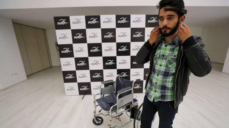 $!Ecuatoriano gana concurso regional de innovación: creó una silla de ruedas que se mueve con la mente
