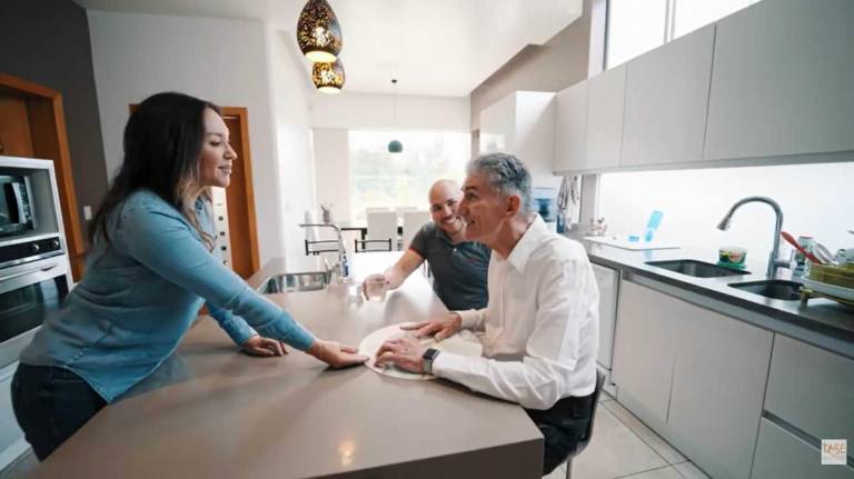 $!Captura del documental sobre la vida familiar de Edgardo Bauza, quien sufre de demencia frontotemporal.