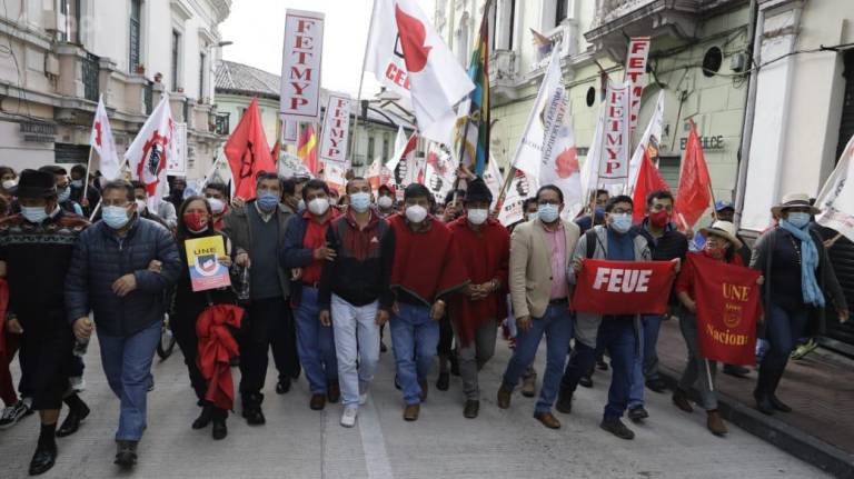 $!Un millar de manifestantes marchan en Quito en protesta contra Lasso