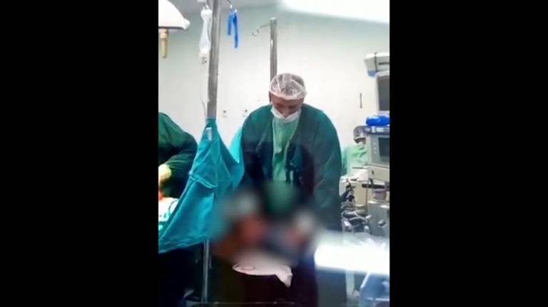 $!Graban a un anestesista violando a una mujer embarazada a la que sedó para dar a luz en Brasil.