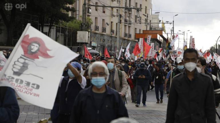 $!Un millar de manifestantes marchan en Quito en protesta contra Lasso