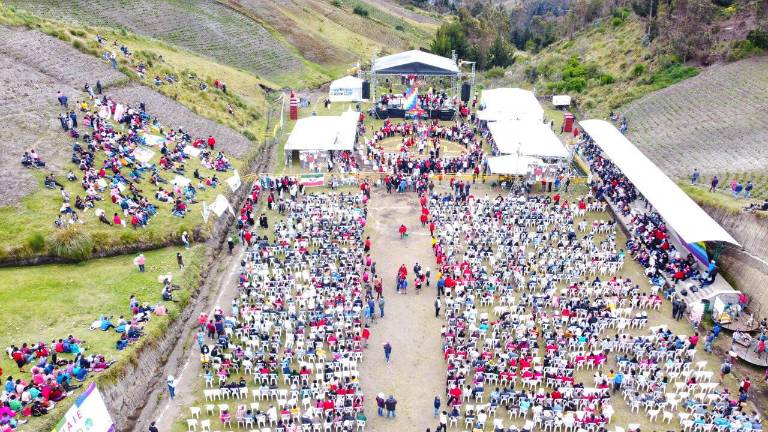 $!Las comunidades indígenas se reunieron en la ceremonia de cambio de mando.