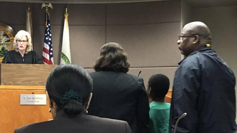 Niño de 9 años va a juicio por el asesinato de su hermana de 5 años