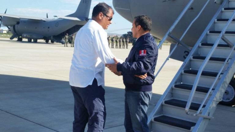 Ollanta Humala llega a Manta con ayuda humanitaria