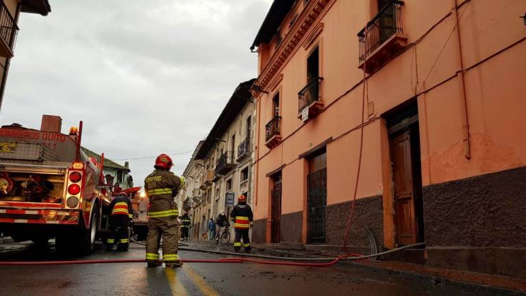 Incendio en el centro histórico de Quito afectó a una vivienda