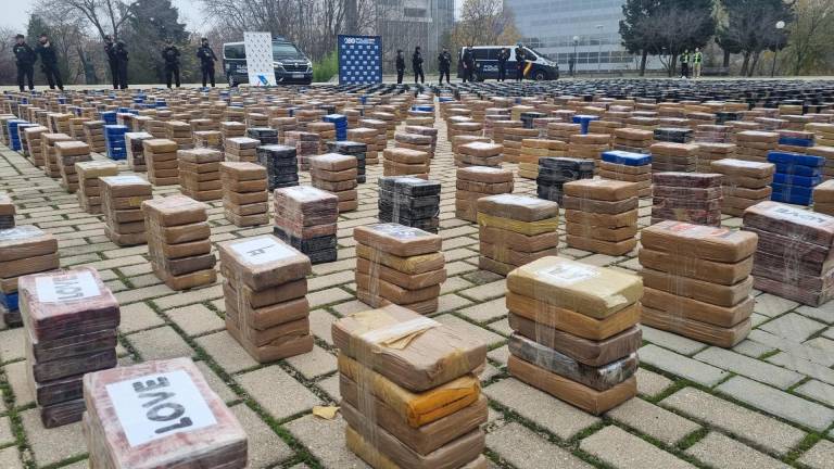 $!La Policía de España ha incautado la semana pasada 11 toneladas de cocaína en Galicia y Valencia ocultas en contenedores marítimos procedentes de Ecuador, en lo que supone la mayor aprehensión de esta droga en España y un duro golpe a las organizaciones albanesas, las más poderosas actualmente en Europa.