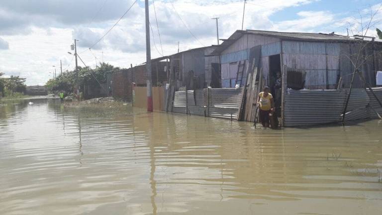 Inundaciones afectan a la población en Milagro