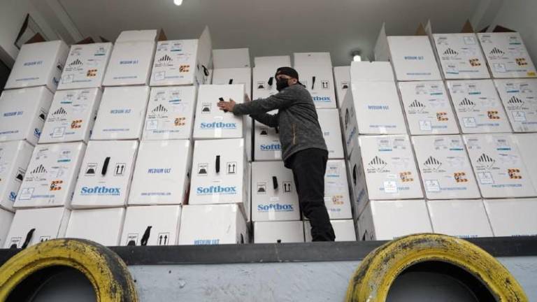 Ecuador recibe 1,5 millones de vacunas Pfizer donadas por España