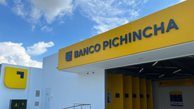 Presidente de Banco Pichincha ofrece disculpas públicas tras incidente en agencia