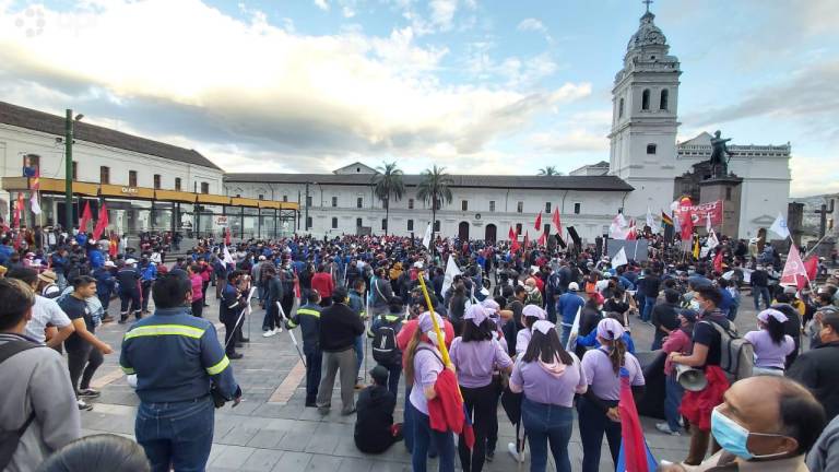 $!Un millar de manifestantes marchan en Quito en protesta contra Lasso