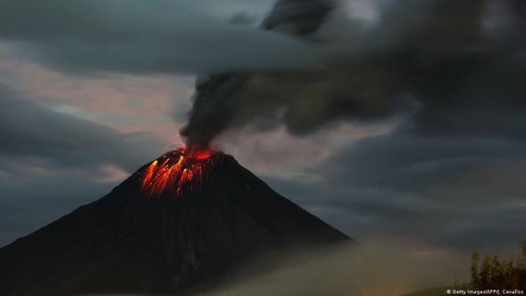 Advierten de posible caída de ceniza volcánica en dos provincias de Ecuador