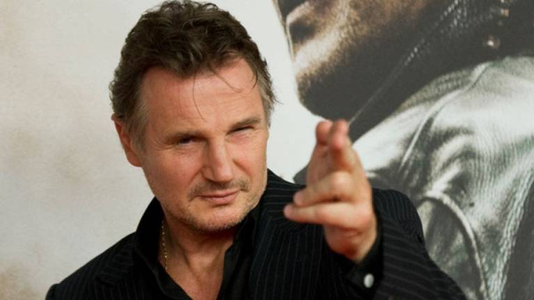 Actor Liam Neeson sorprende por su extrema delgadez