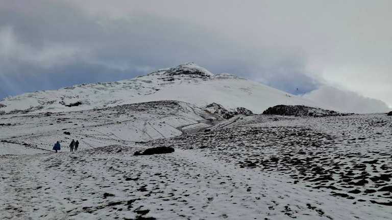 Avalancha en el volcán Cotopaxi: reportan ocho personas atrapadas