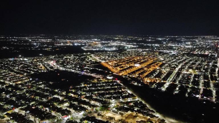 Fotografía aérea que muestra un apagón eléctrico este martes en algunas zonas de la ciudad de León (México).