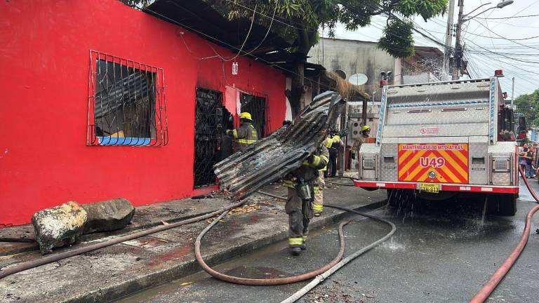 $!Incendio en una vivienda de la cooperativa Santiaguito de Roldós.