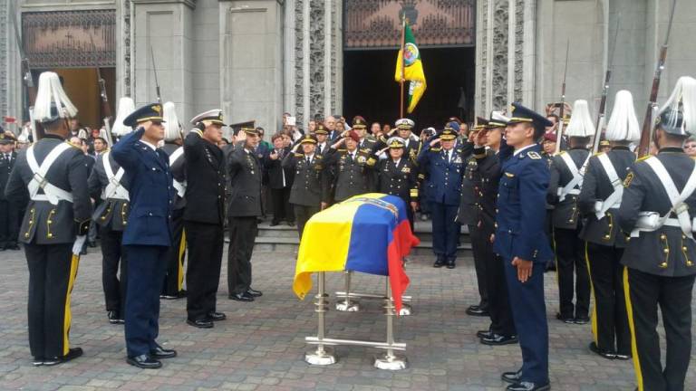 Sixto Durán-Ballén fue sepultado con honores militares