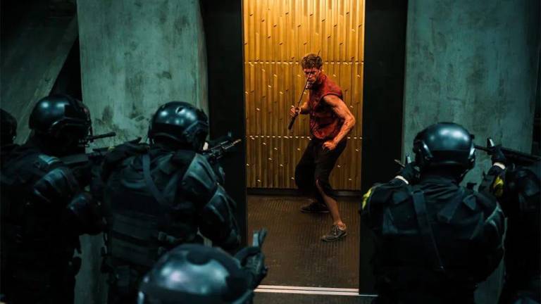 $!Escena de la película en la que Boy se enfrenta a sujetos armados.