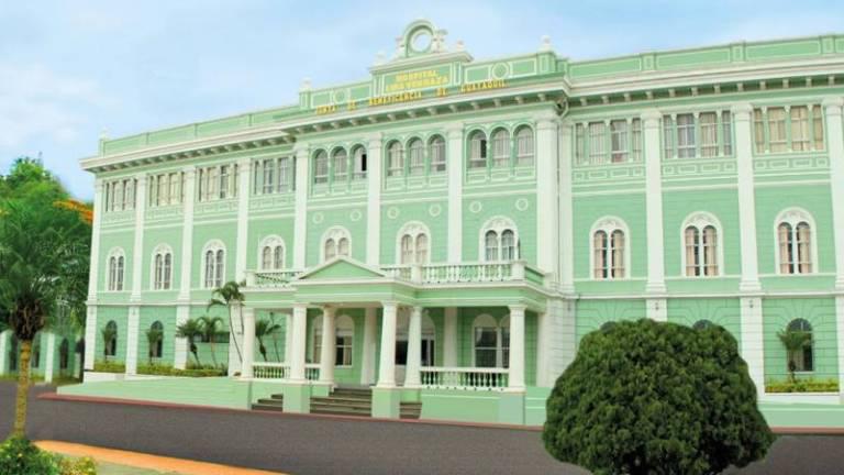 Hospital en Guayaquil se pronuncia luego de que adulta mayor falleciera tras caer por ducto de ascensor