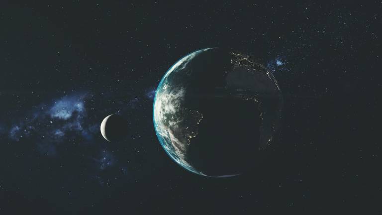 Científicos descubrieron un asteroide que circula igual que la Tierra alrededor del Sol.