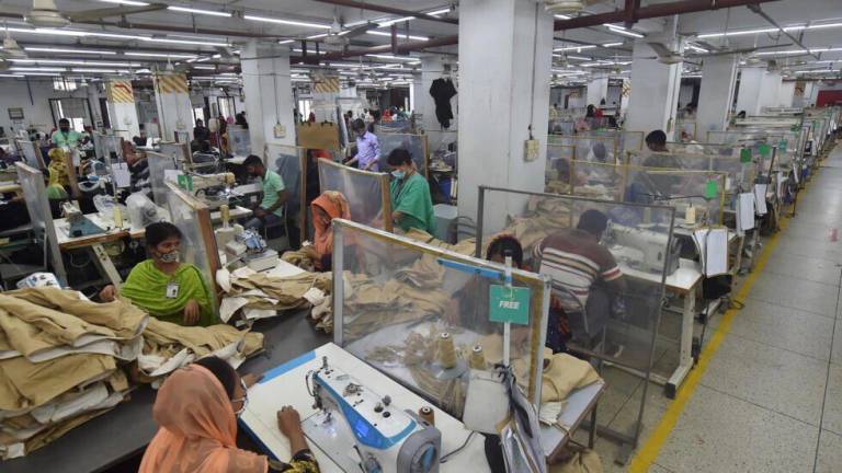 Grandes marcas textiles, acusadas de prácticas abusivas en Bangladesh