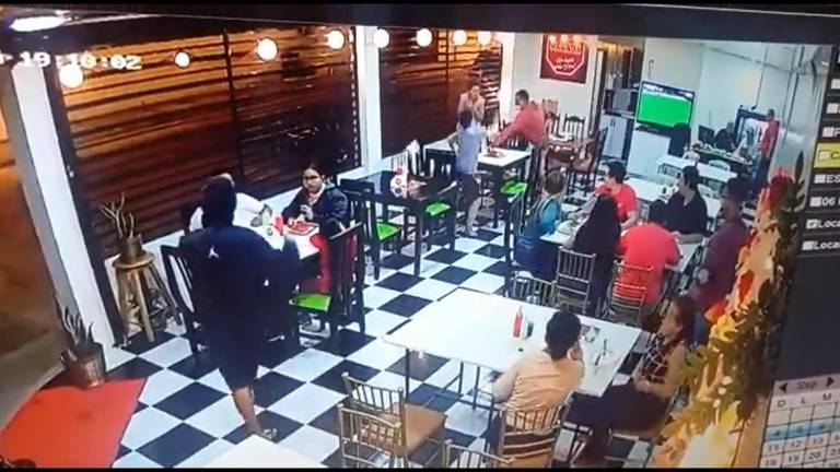 VIDEO: Niño frustró asalto y ataque a su madre en local de Portoviejo