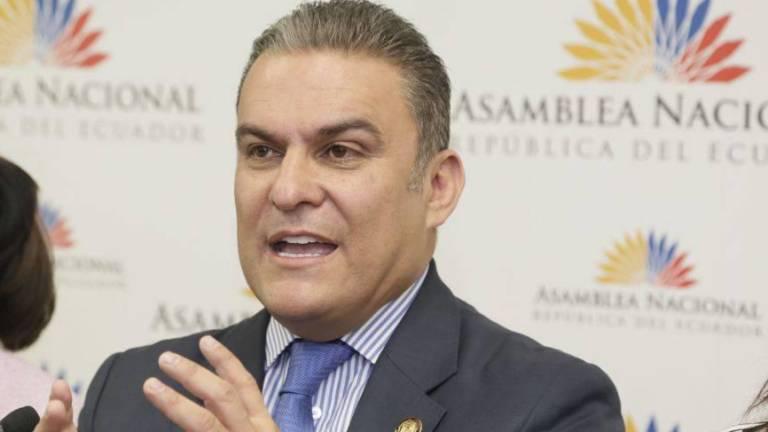 $!José Serrano sigue detenido en Estados Unidos.