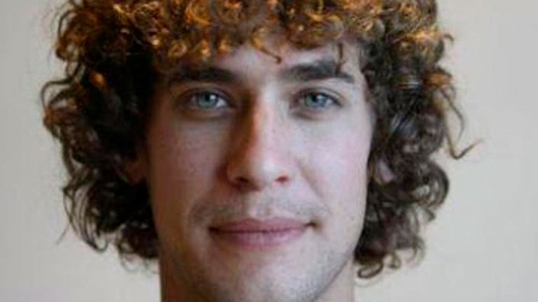 El joven que asesinó a sus padres a sangre fría y buscó fama en un reality