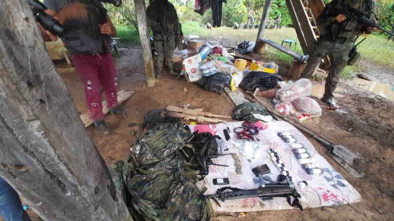 Militares ecuatorianos descubren una base de descanso clandestina en la frontera con Colombia