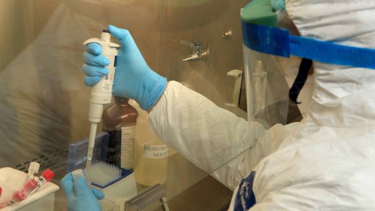 Trabajadores de la salud prepararán el escenario para la aceptación de la vacuna contra la COVID-19