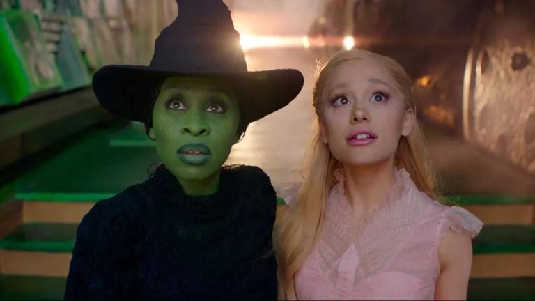 $!Elphaba y la Bruja buena del sur en Wicked.