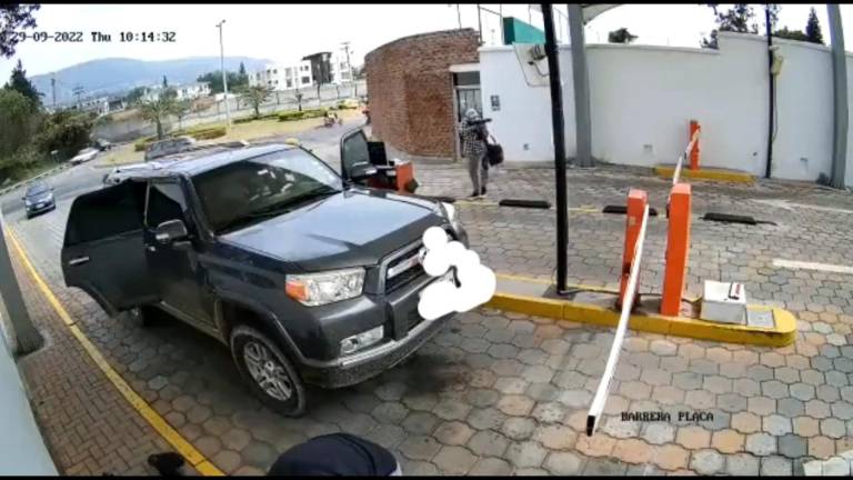 Cámaras captan asalto con metralletas en Cumbayá: delincuentes usaron camioneta robada de la Vicepresidencia