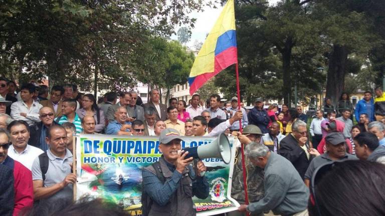 Presidente Correa alerta de supuesta movilización militar