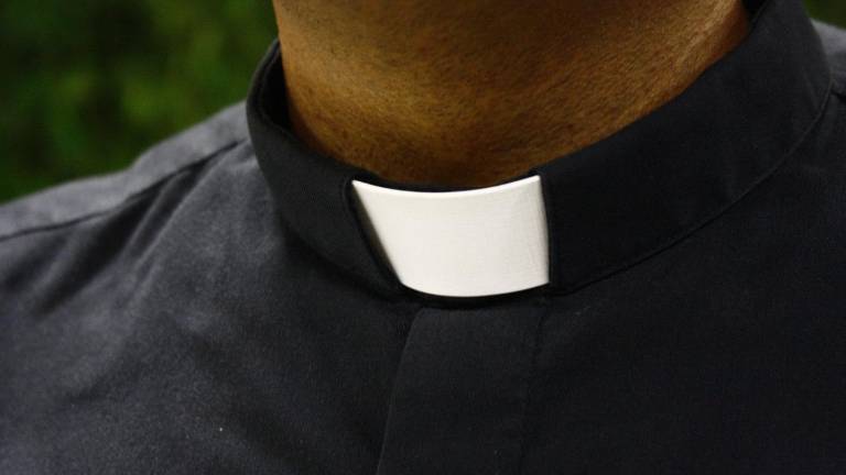 Lo que se descubrió sobre el falso sacerdote anglicano implicado en cuatro agresiones sexuales contra menores