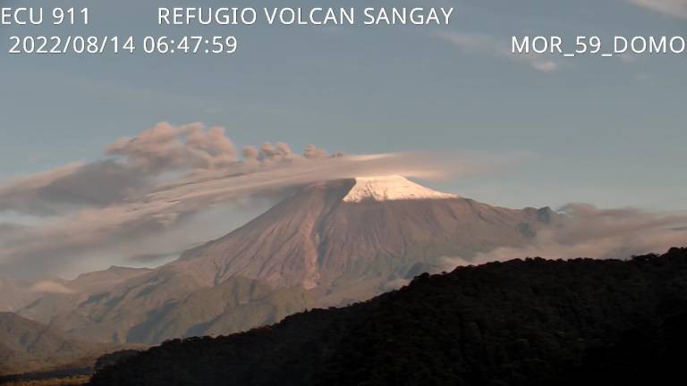 Geofísico reporta que el volcán Sangay generó unas 185 explosiones en diez horas