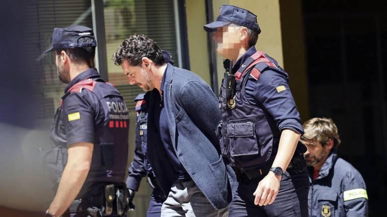 $!Jonathan Andic, hijo del fundador de Mango, Isak Andic, llegando a los juzgados de Martorell .