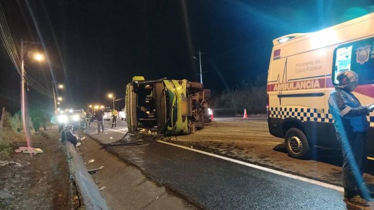 $!Atención de paramédicos en la Panamericana Sur.