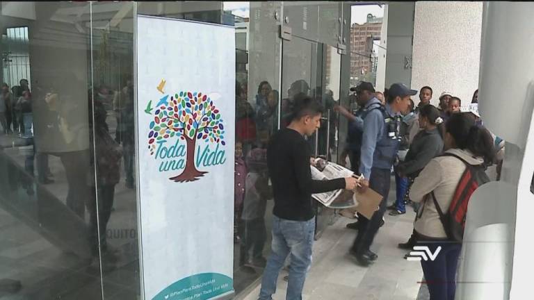 Extensas filas para acceder a &quot;Plan Toda una Vida&quot;