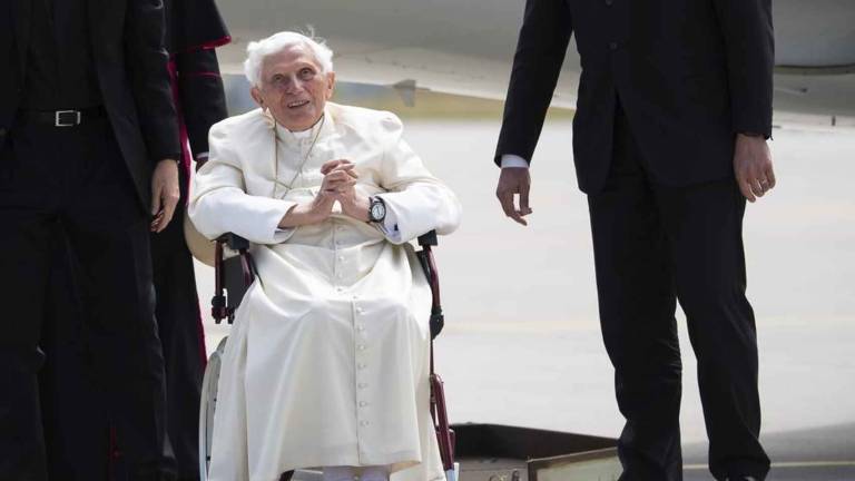 Papa emérito Benedicto XVI está gravemente enfermo, según biógrafo
