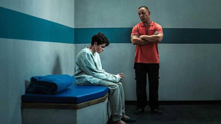 $!Owen Cooper, sin experiencia previa en la actuación, debuta con un papel estremecedor como Jamie Miller, un adolescente acusado de homicidio.