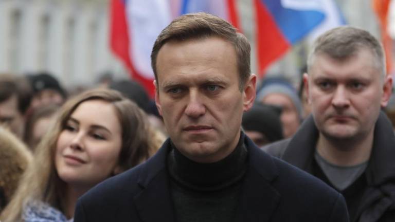 Líder opositor de Putin, Alexéi Navalni, es presuntamente envenenado: hubo gritos de dolor en el avión en el que viajaba