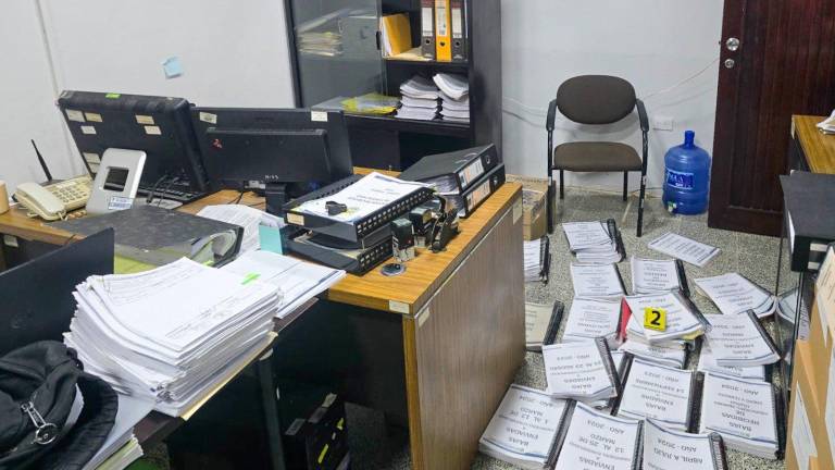$!Intervención de agentes fiscales en el Municipio de Marcabelí.
