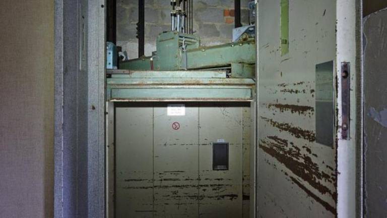 Espeluznante hallazgo: el esqueleto de un hombre estuvo 24 años en un ascensor averiado
