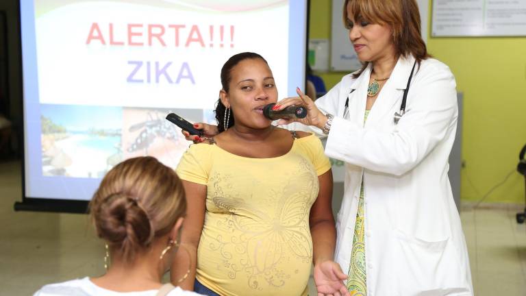 Médicos suizos lanzan registro internacional de mujeres con zika