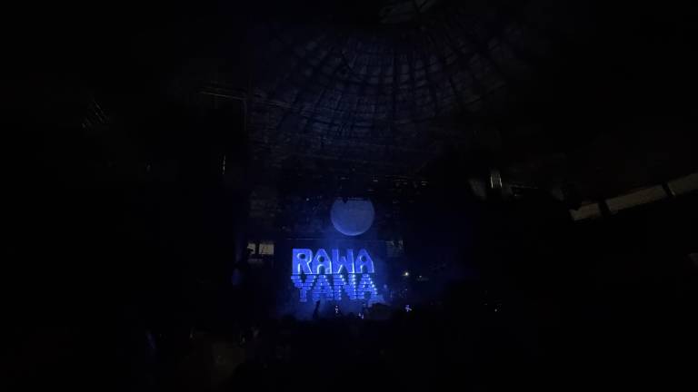 $!Minutos antes de que iniciara el concierto, las pantallas mostraban distintos visuales del grupo venezolano.