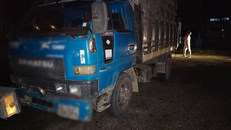 Policía decomisa más de mil galones de combustible escondidos en camiones en Sucumbíos
