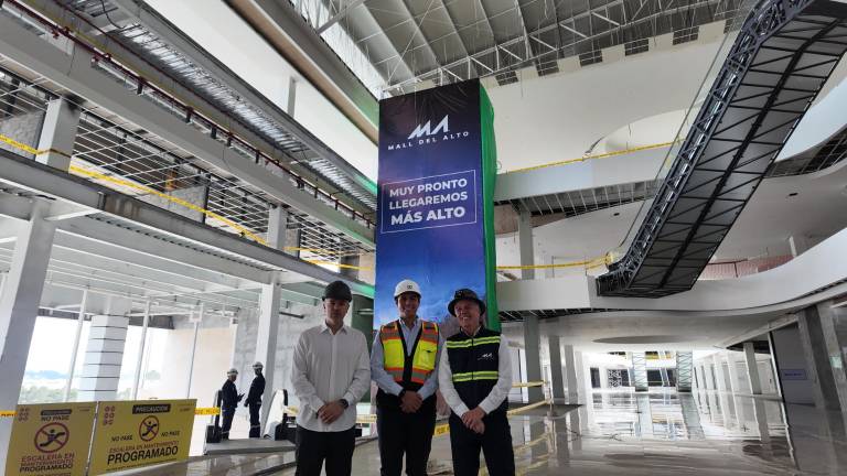 $!En el recorrido estuvieron presentes José Patricio Ortiz, director de GO Corp., el arquitecto Esteban Cordero y Juan Fernando Cordero, gerente de Inmobiliaria Piedra Huasi.