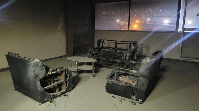Intento de incendio en edificio del Gobierno: sujeto fue detenido antes de destruir documentos oficiales