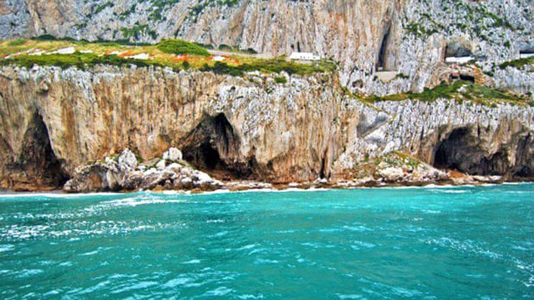 Lo que hallaron en la cámara de una cueva de neandertales que no ha sido abierta en 40.000 años